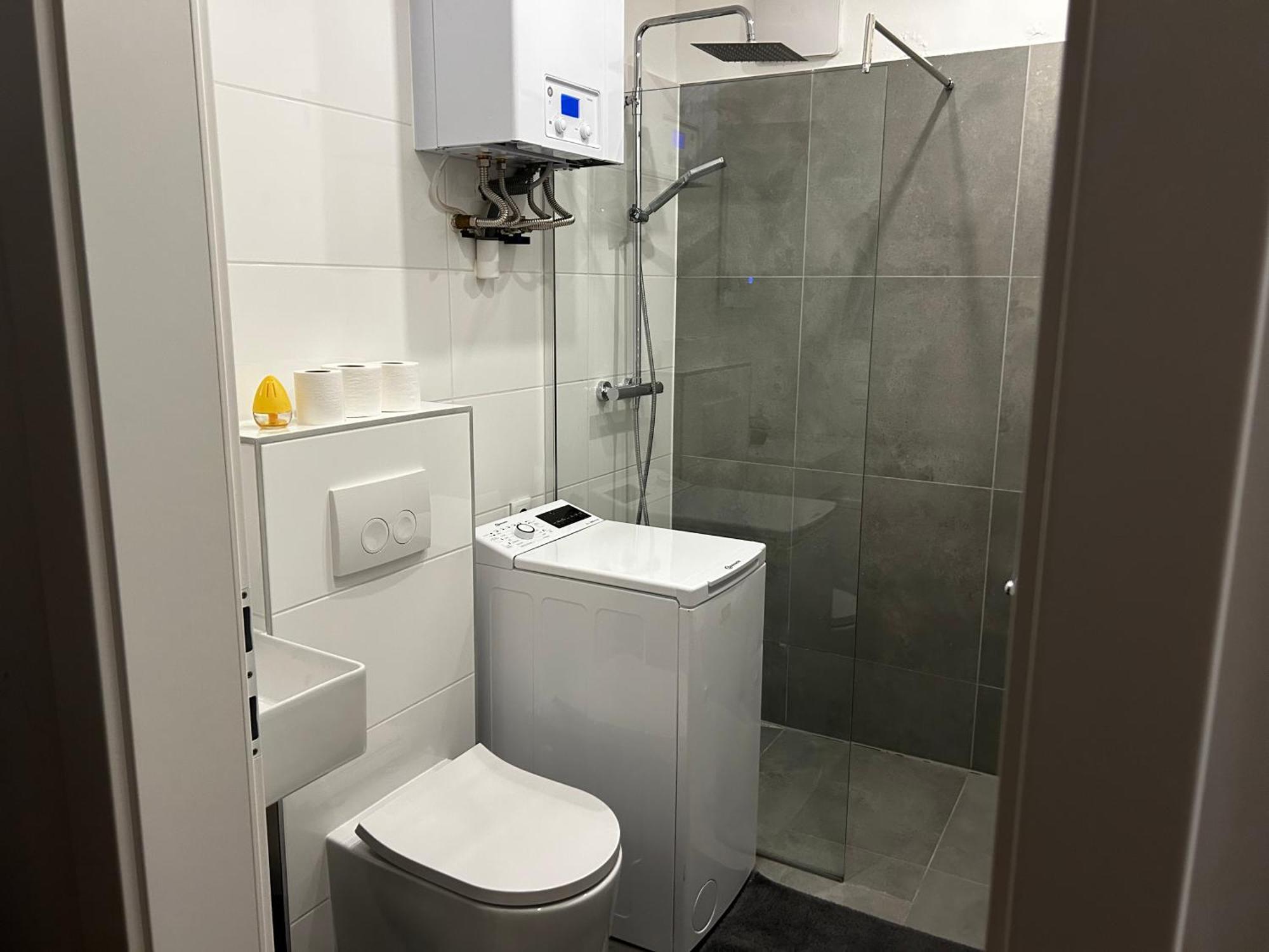 Stilvolles Neben Der U-bahn Apartment Wien